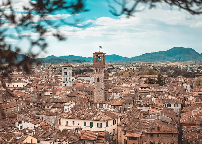 Ville familiari di Lucca