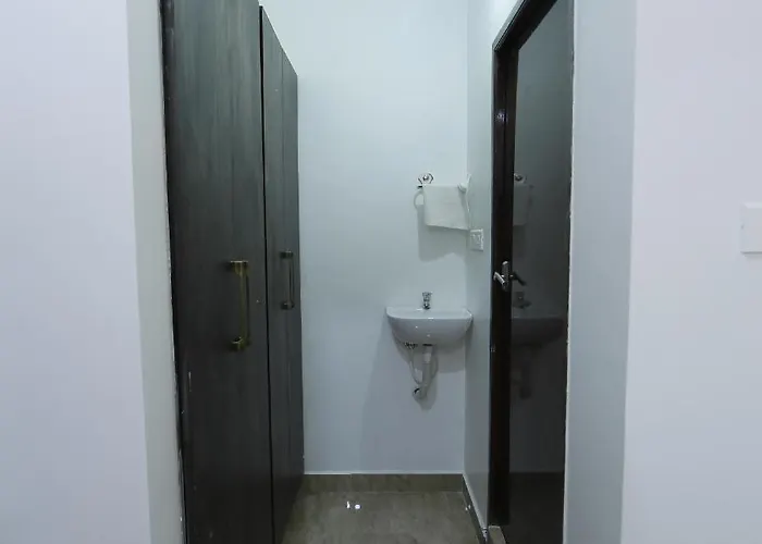 R Square Guest Inn