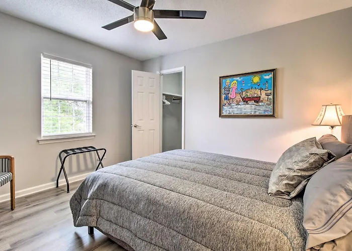 Ideally Located Luxe Beach House On Tybee Island