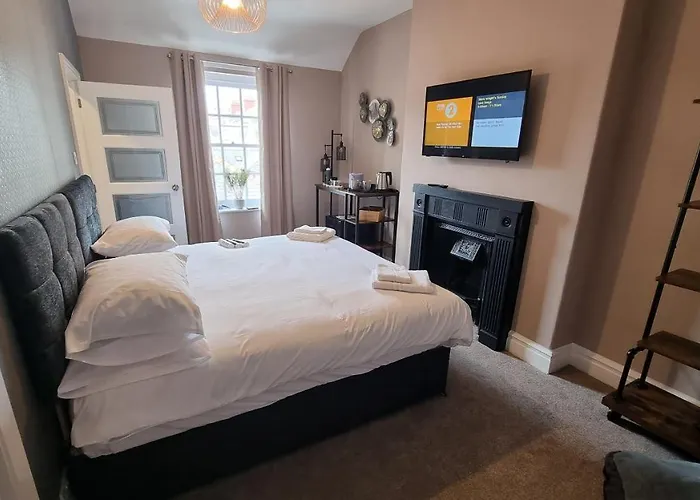 Beaumaris Hotels