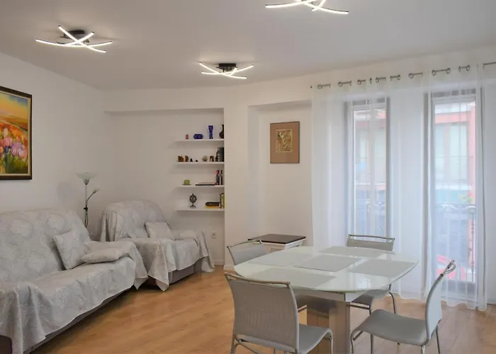 Top Center Apartment Gramophone With Private Parking