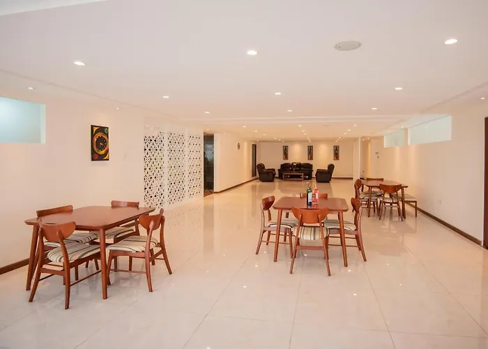 The Crossroads Hotel, Westlands