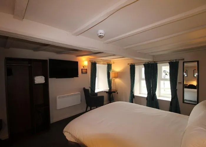 Rooms @ The Dolau Inn