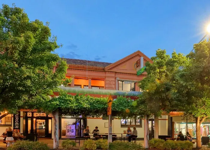 Broadway Hotel