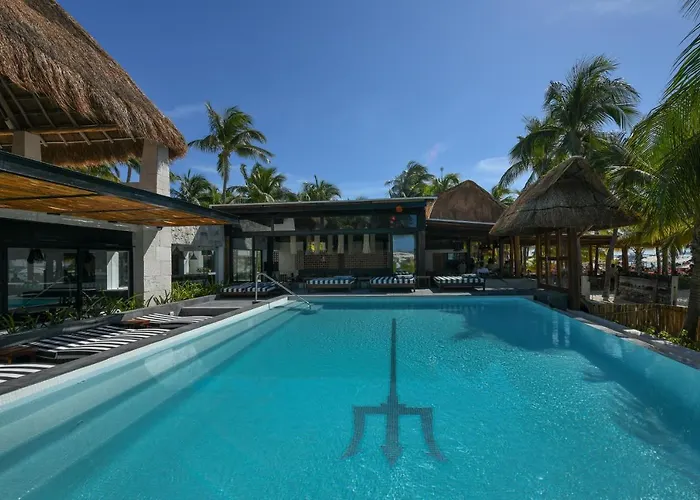 Casa Del Jaguar Beach Hotel