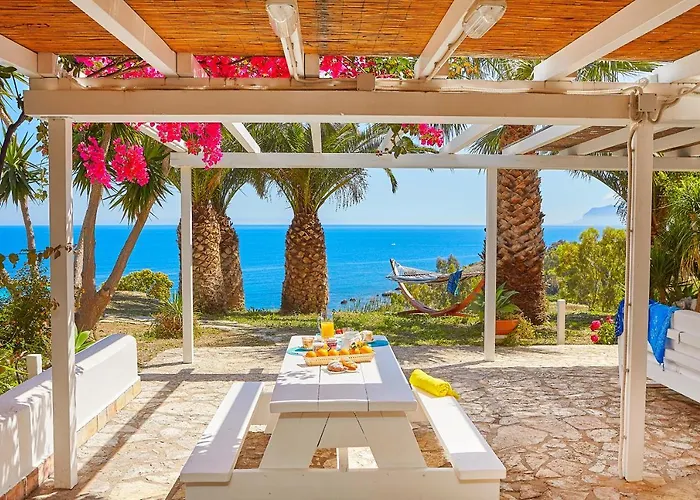 Ville con la piscina privata a Scopello (Sicily)