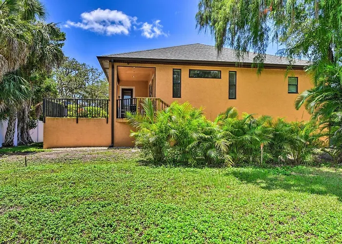 Elegant Venice Home W/ View - Walk To Beach!