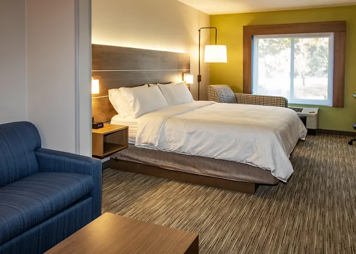 Roseville Hotels