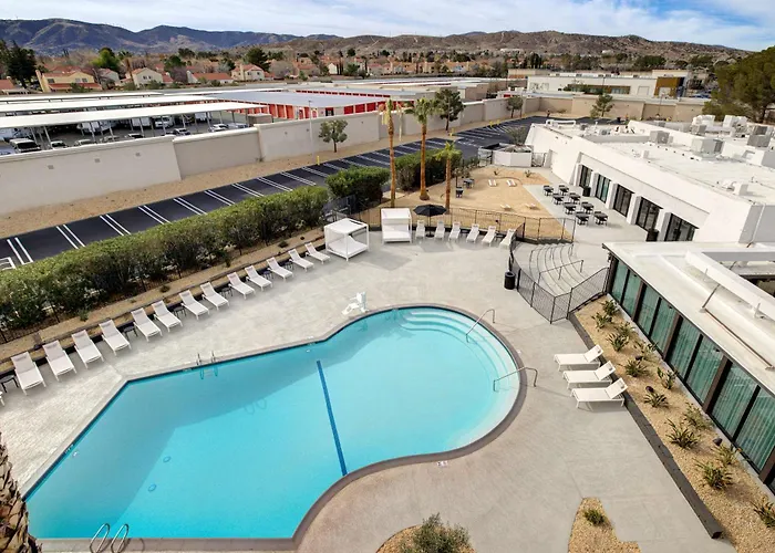Palmdale Hotels