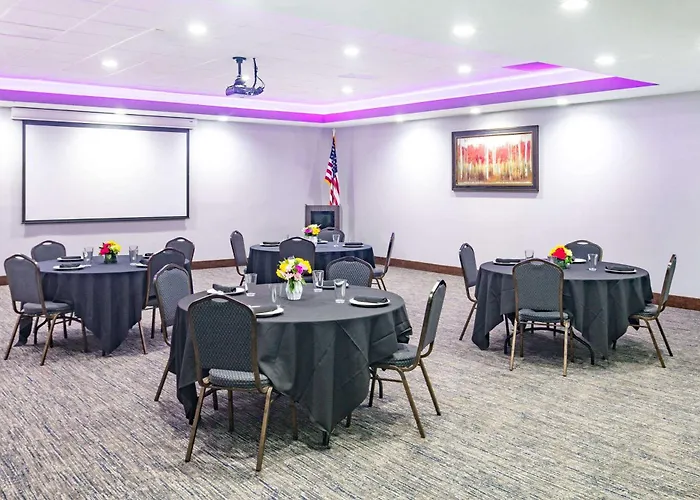 Joplin Hotels