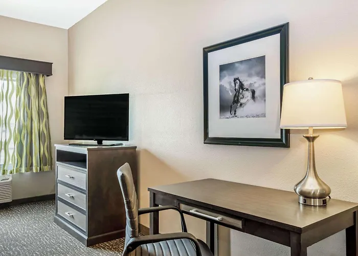 Kearney hotels near Museum of Nebraska Art