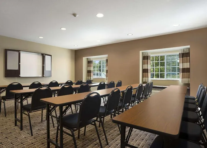 Carrollton Hotels