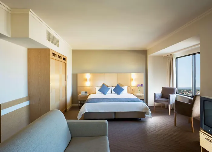 Glenelg Hotels
