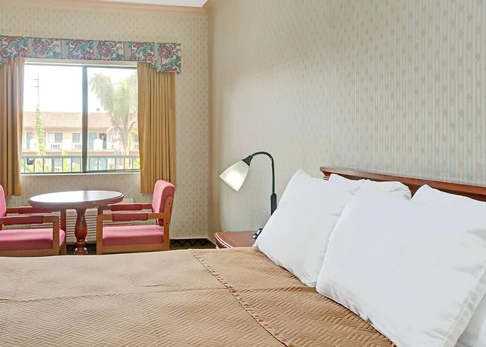 Lynwood Hotels