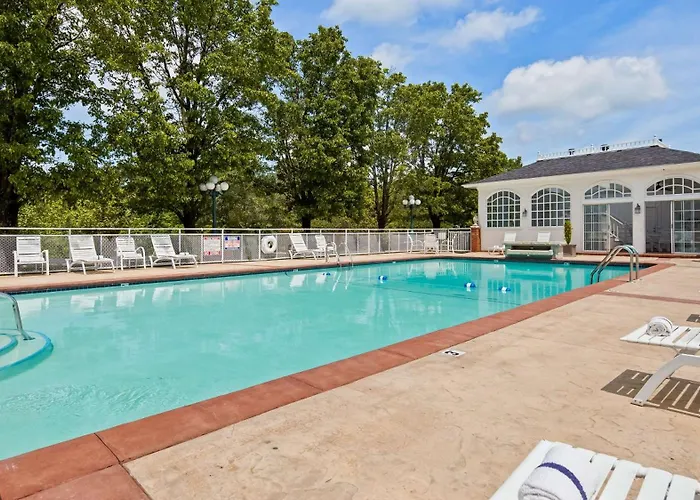 Eureka Springs Hotels With Jacuzzi in Room