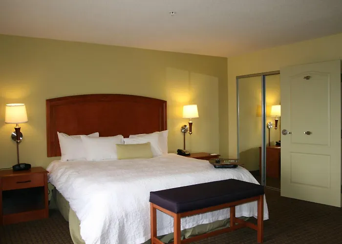 Macomb Hotels