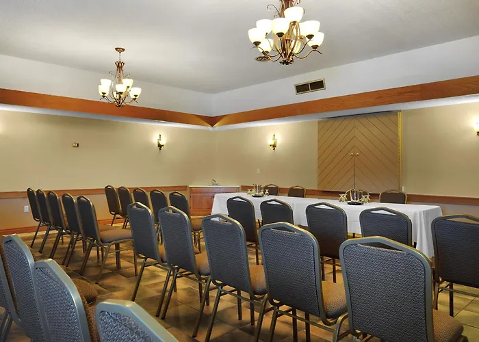 Simcoe Hotels
