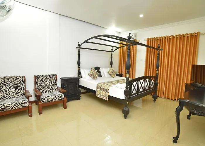 Hotel Queensbury Malabe