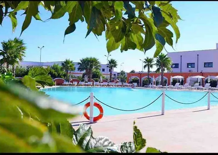 Ville con la piscina privata a Torre Lapillo