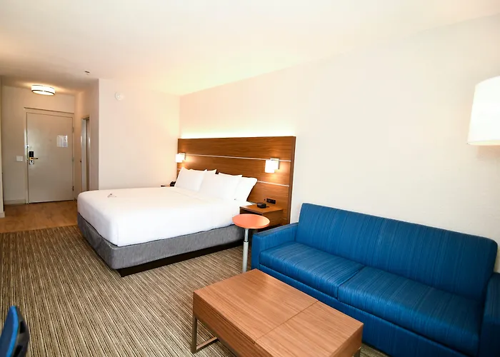 Port Clinton Hotels With Jacuzzi in Room