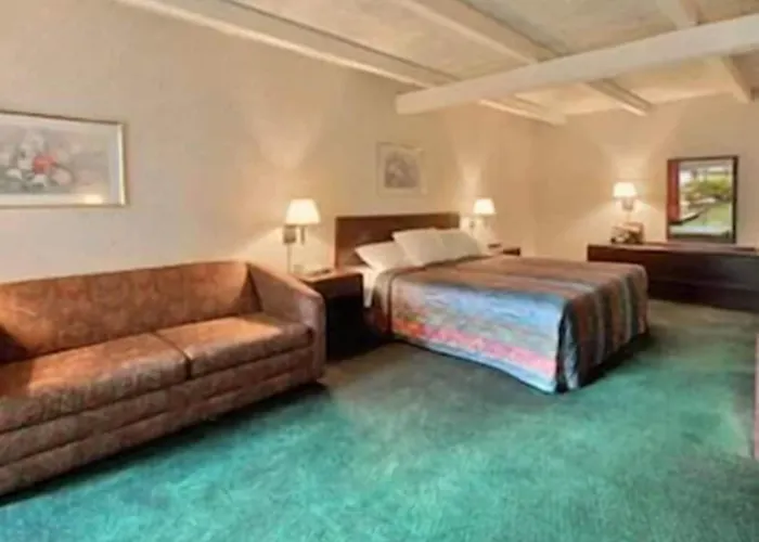 Days Inn By Wyndham St. Louis North