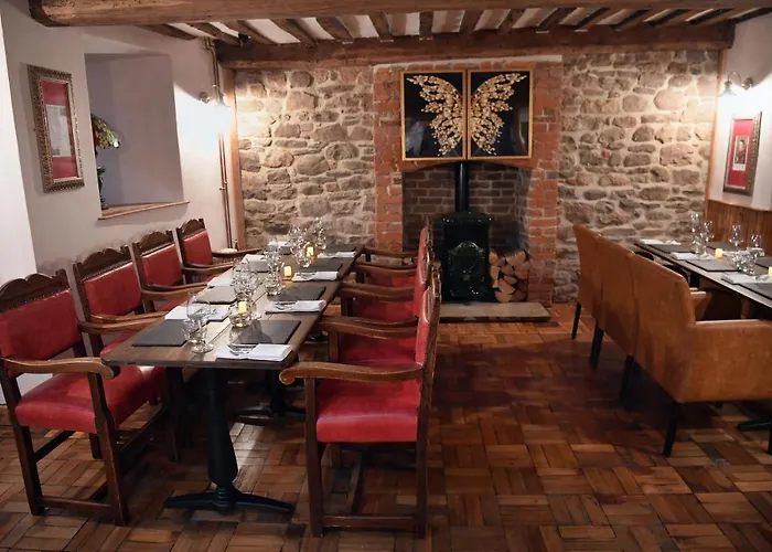 Usk Hotels