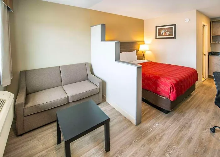 Econo Lodge Inn & Suites Pincher Creek