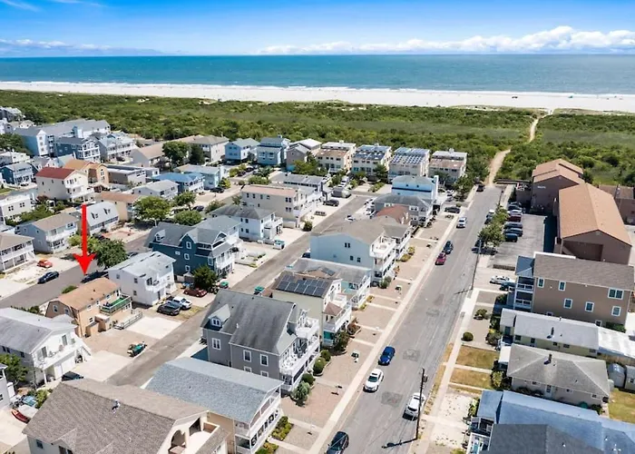 Full House 2 Blocks From Beach