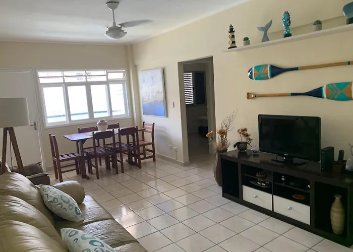 APARTAMENTO NA PRAIA GRANDE A 200 MÉTROS DA PRAIA, CONFORTÁVEL ESPAÇOSO WIFI 350 Mega TV Claro, ÓTIMA LOCALIZAÇÃO