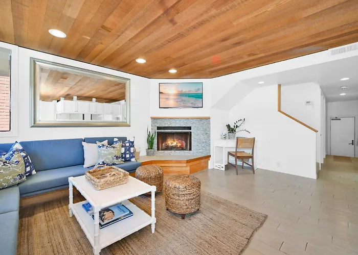 4 Bedroom Home In Quiet Neighborhood Near Beach