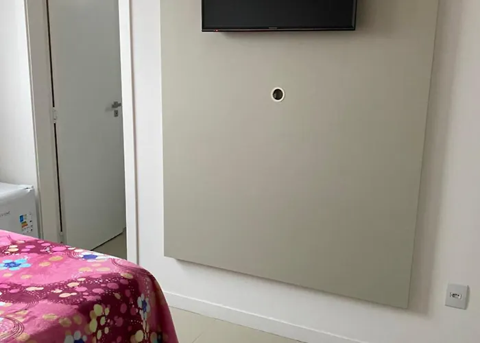 Suíte 1 com cama de casal,em apartamento compartilhado ar condicionado, tv, e Wi-fi -frigobar