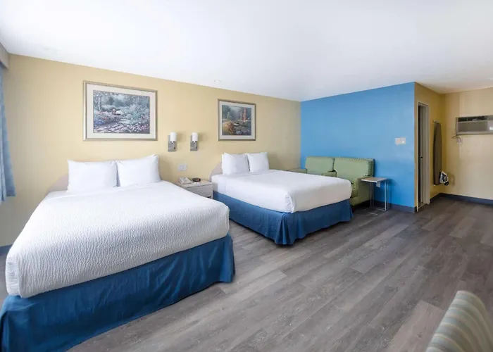 Hicksville Hotels