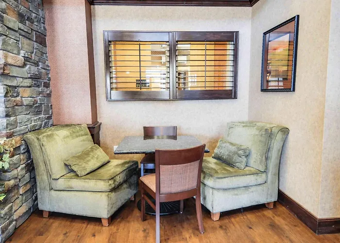 Pinedale Hotels