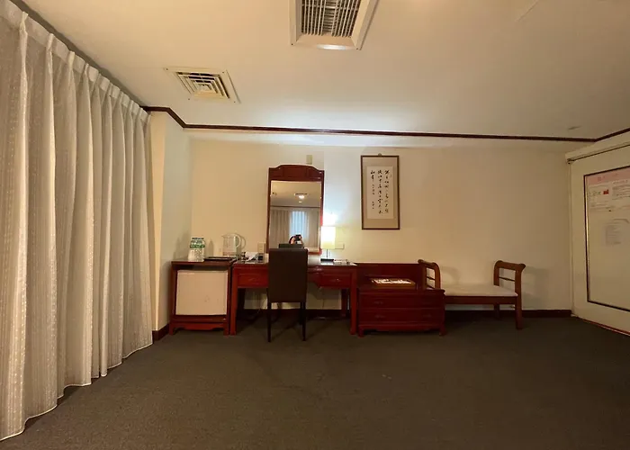 River Hotel