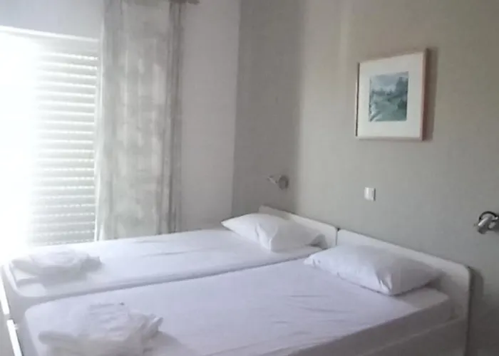 Porto Rafti Hotels