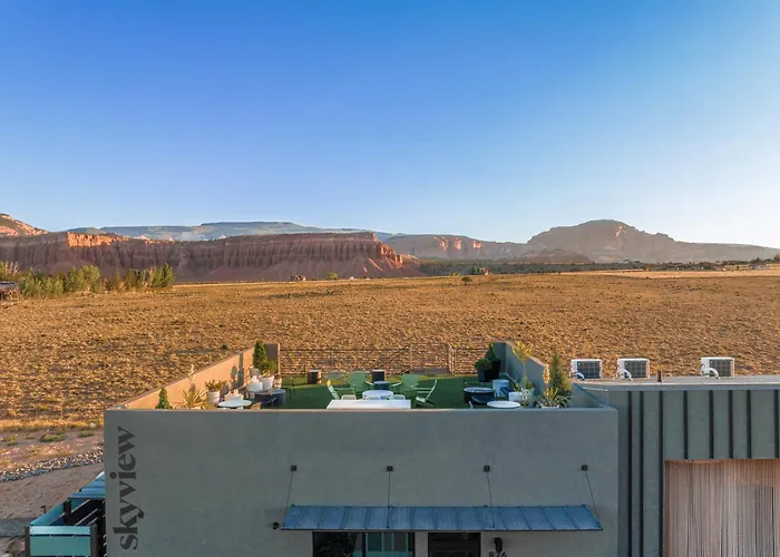 Torrey Hotels