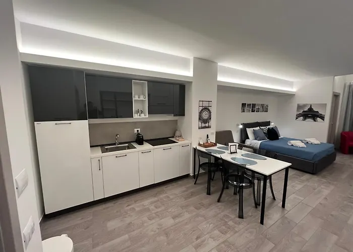 Paola Hotels