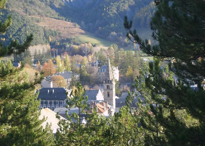 Jausiers Hotels
