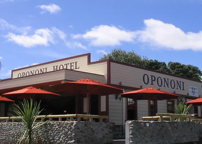 Opononi Hotels