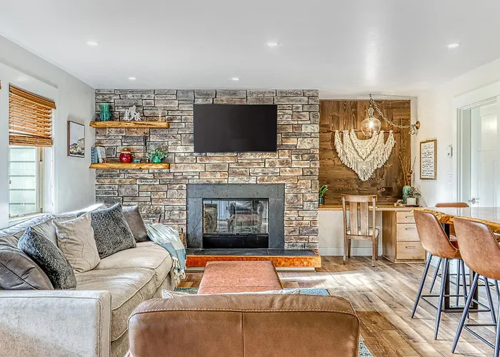 Bend Villas with private pool