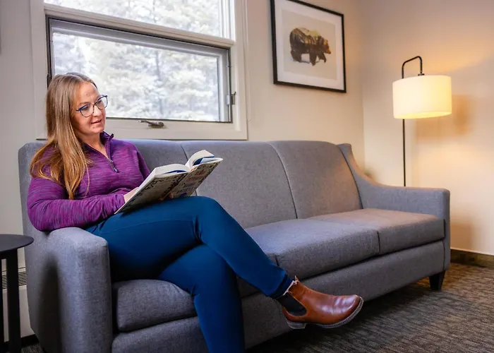 Lake Louise Hotels