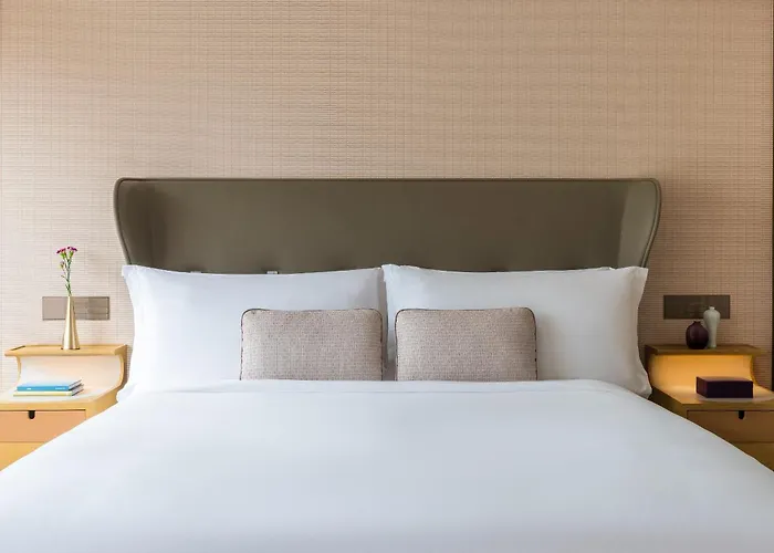 Hong Kong hotels near Ladies Market