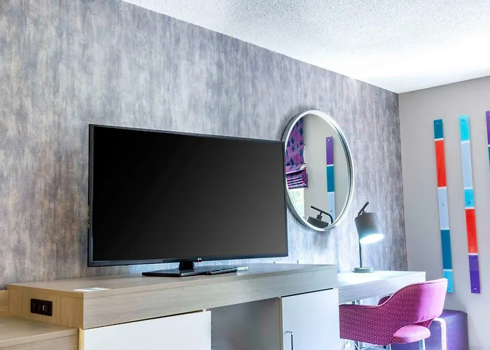 East Windsor Hotels