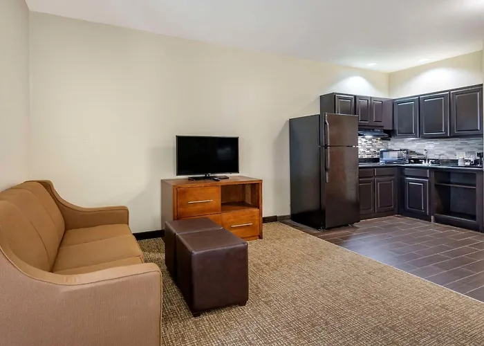 Glenpool Hotels
