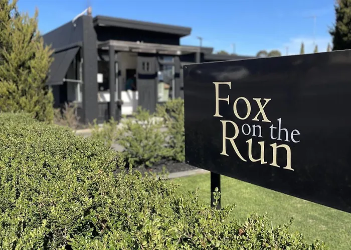 Fox On The Run - Motel Kilmore