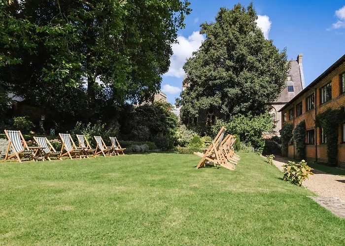 Winchester Hotels