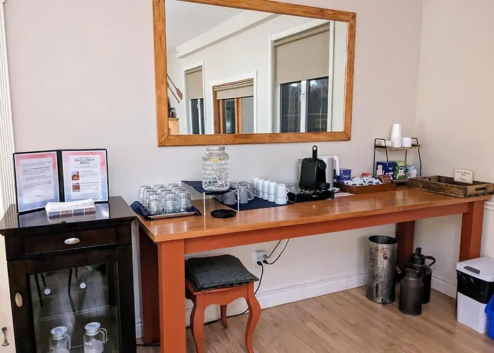 Revelstoke Hotels