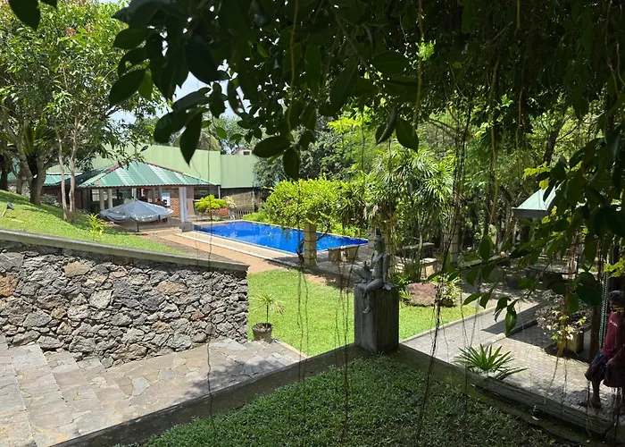 Airport Green Olive Villa
