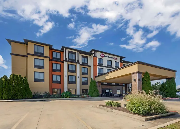 Tupelo Hotels