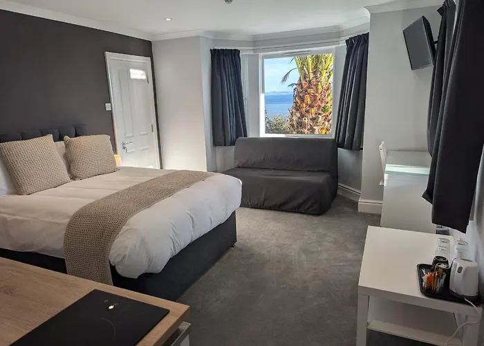 Looe Hotels